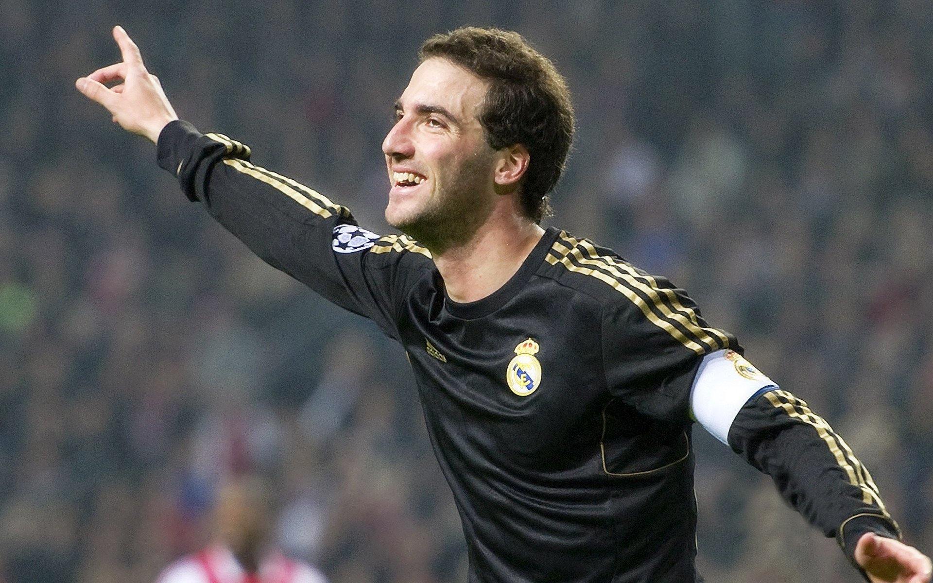 AYX体育-球迷高唱国歌，见证阿根廷夺冠，阿根廷国家队队歌歌词